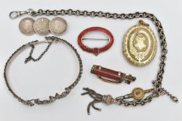 AN ASSORTMENT OF JEWELLERY ITEMS, to include a silver and red enamel buckle brooch 'Arthur Johnson