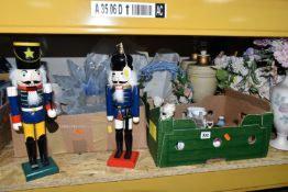 TWO BOXES AND LOOSE CERAMICS, GLASS, TABLE LAMPS AND SUNDRY ITEMS, to include two boxed Santa's