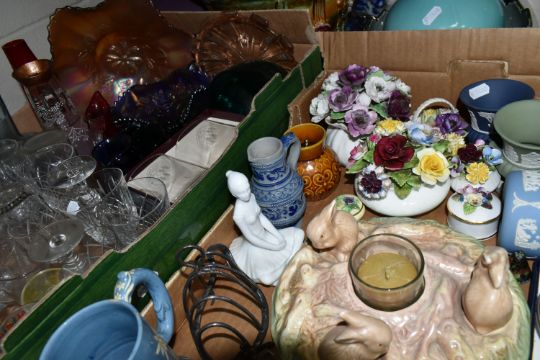 TWO BOXES AND LOOSE CERAMICS AND GLASS WARES, to include an American Homer Laughlin 'Fiesta' jug - Image 7 of 9