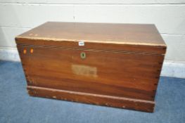 A 20TH CENTURY HARDWOOD BLANKET CHEST, with a hinged lid that's enclosing a removable tray, twin
