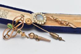 A SELECTION OF JEWELLERY, to include a small brooch, of an oval form, set with a central opal
