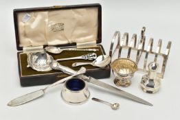 AN ASSORTMENT OF SILVER, to include a silver toast rack, hallmarked 'Deakin & Francis Ltd'