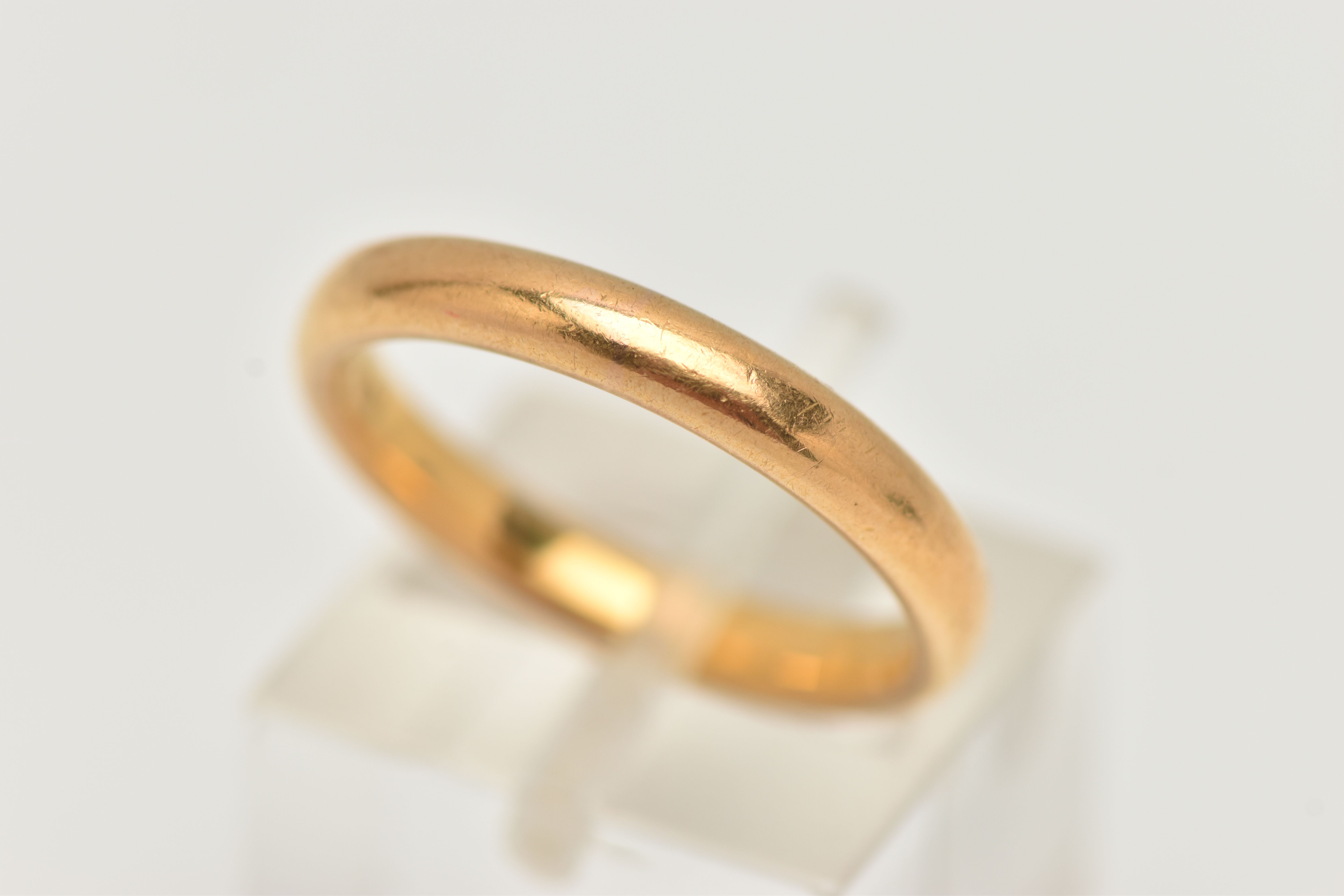 A 22CT GOLD BAND RING, polished band, approximate band width 3.1mm, hallmarked 22ct Birmingham, ring