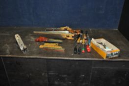 A COLLECTION OF CARPENTRY TOOLS including a boxed Stanley No4 plane, another Stanley No4 plane,