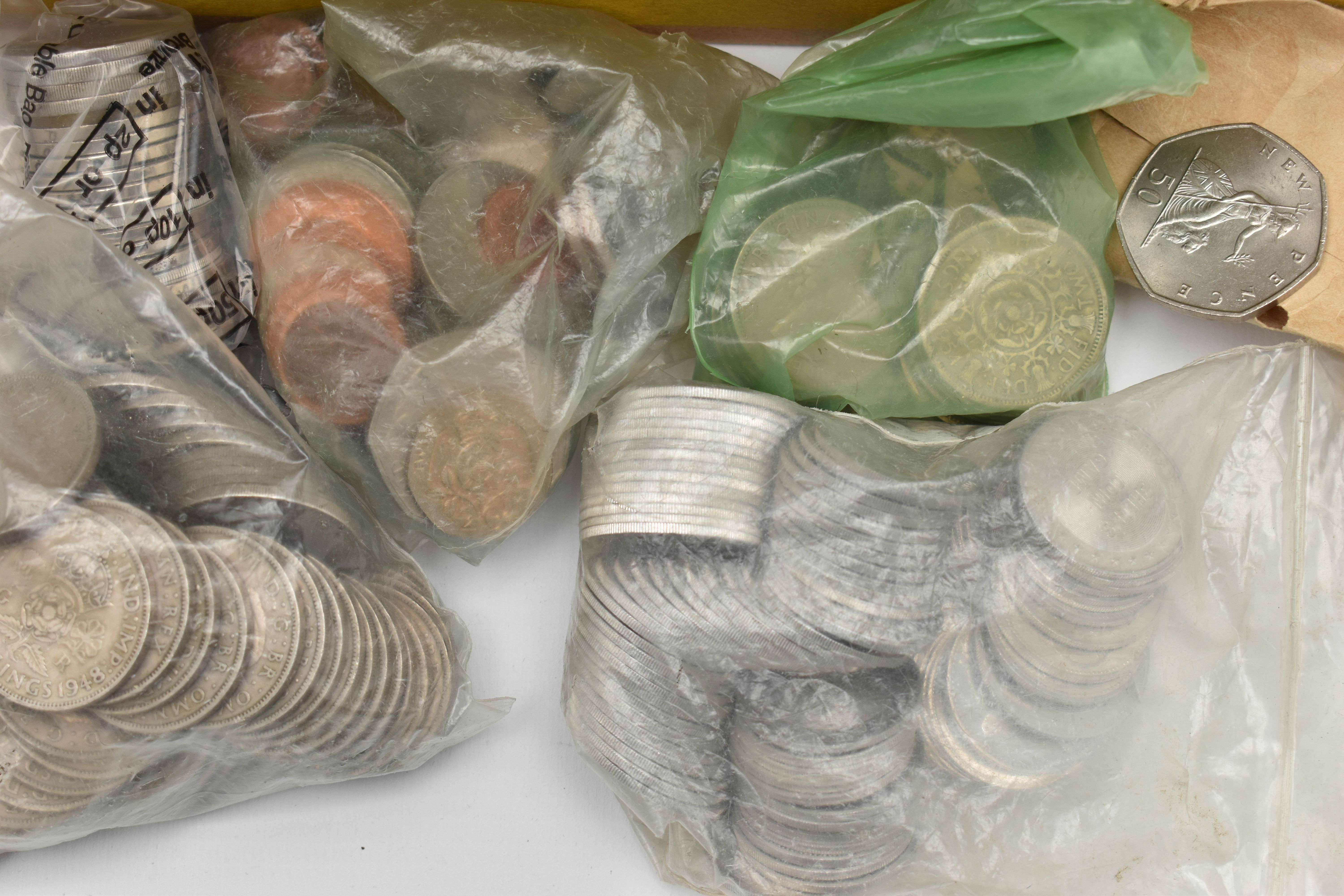 A CARDBOARD BOX CONTAINING MIXED COINS FROM MID TO LATE 20TH CENTURY - Image 6 of 6