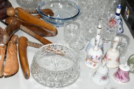 A SMALL QUANTITY OF GLASS, CERAMICS AND TREEN ETC, to include a Edinburgh crystal vase and