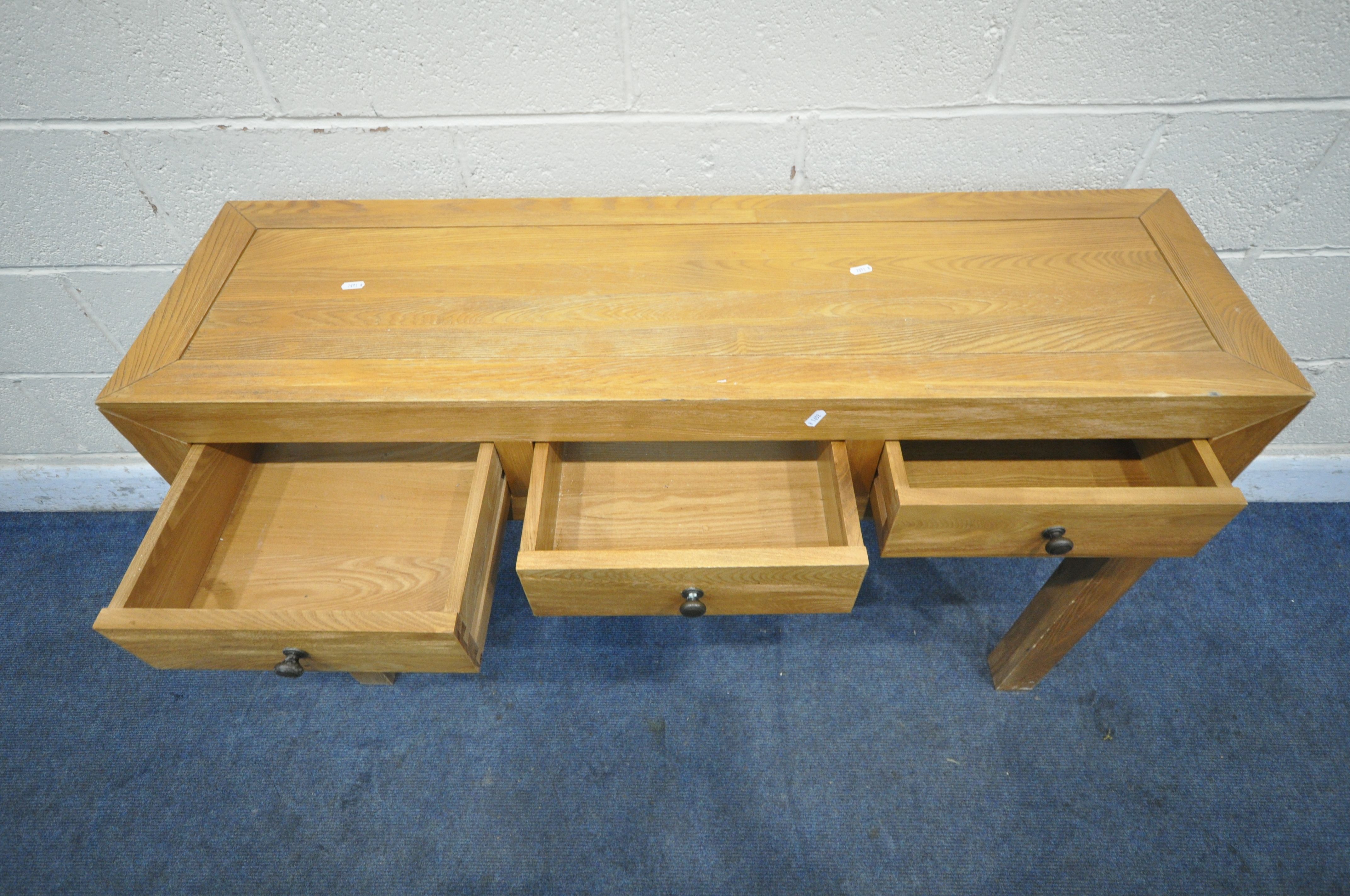 A MODERN OAK SIDE TABLE, with three drawers, width 120cm x depth 37cm x height 78cm (condition - Image 4 of 5