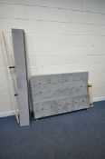 A MODERN GREY BUTTONED 5FT BEDSTEAD, with side rails and slats (condition report: general signs of
