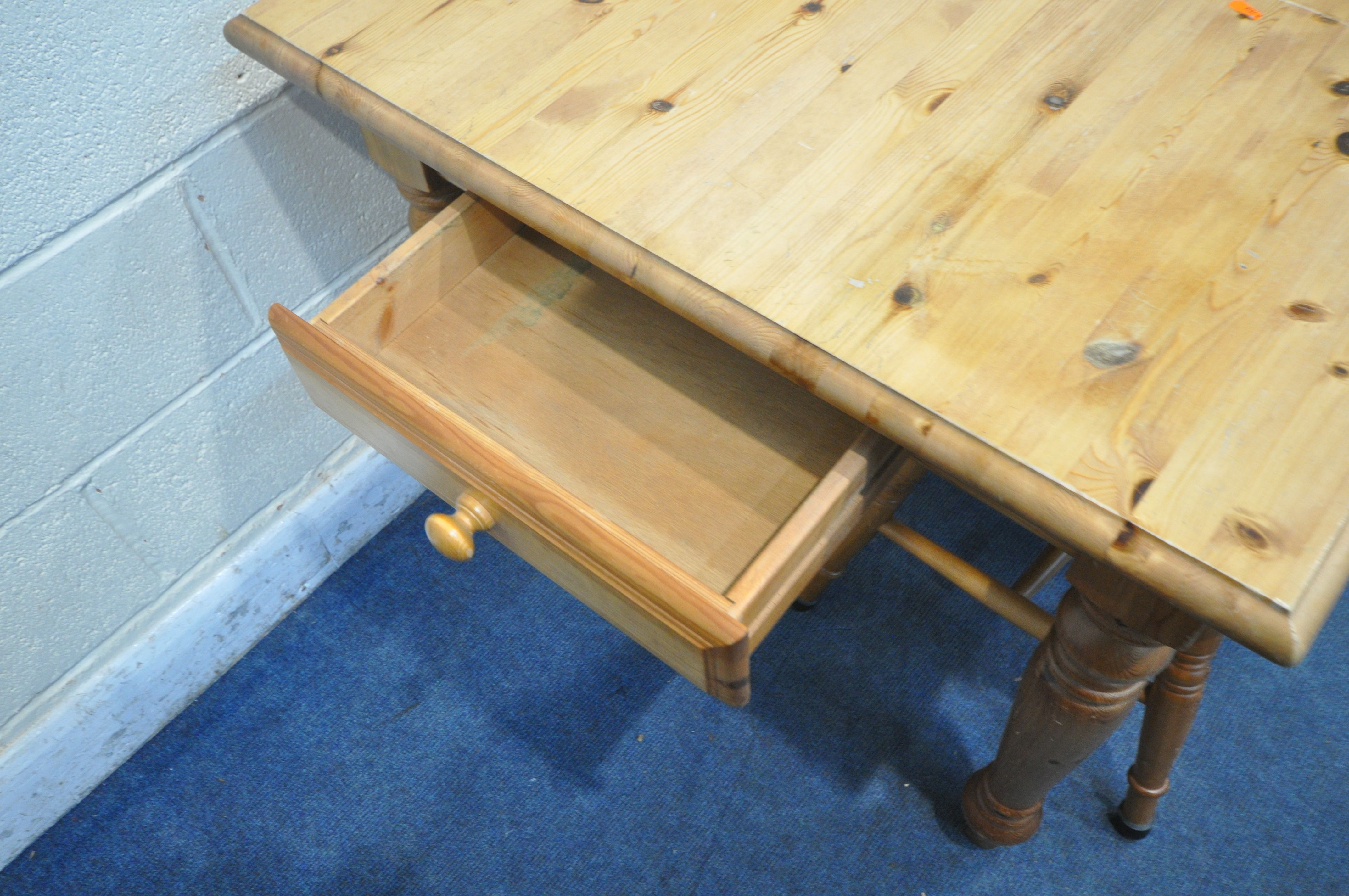 A MODERN PINE FARMHOUSE STYLE TABLE, with a single drawer to one end, on turned legs, length 150cm x - Image 5 of 5