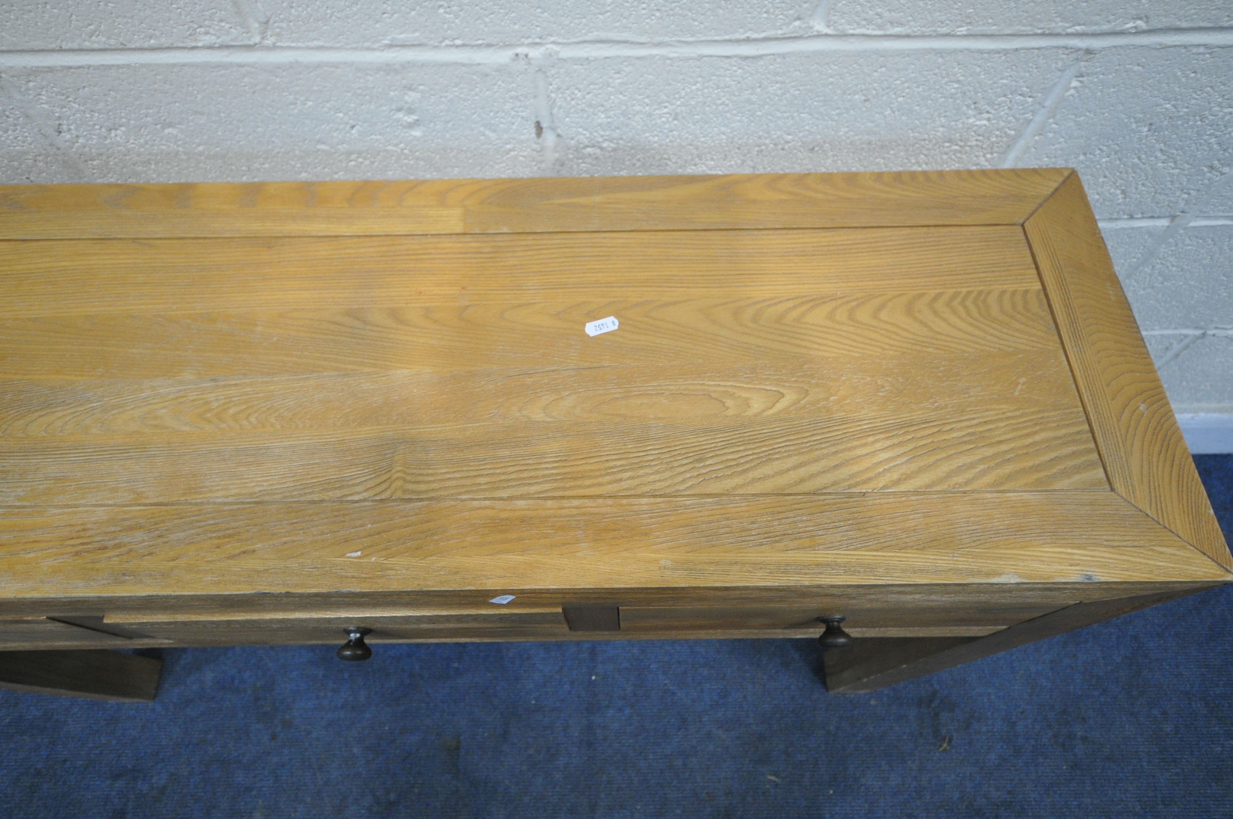 A MODERN OAK SIDE TABLE, with three drawers, width 120cm x depth 37cm x height 78cm (condition - Image 3 of 5