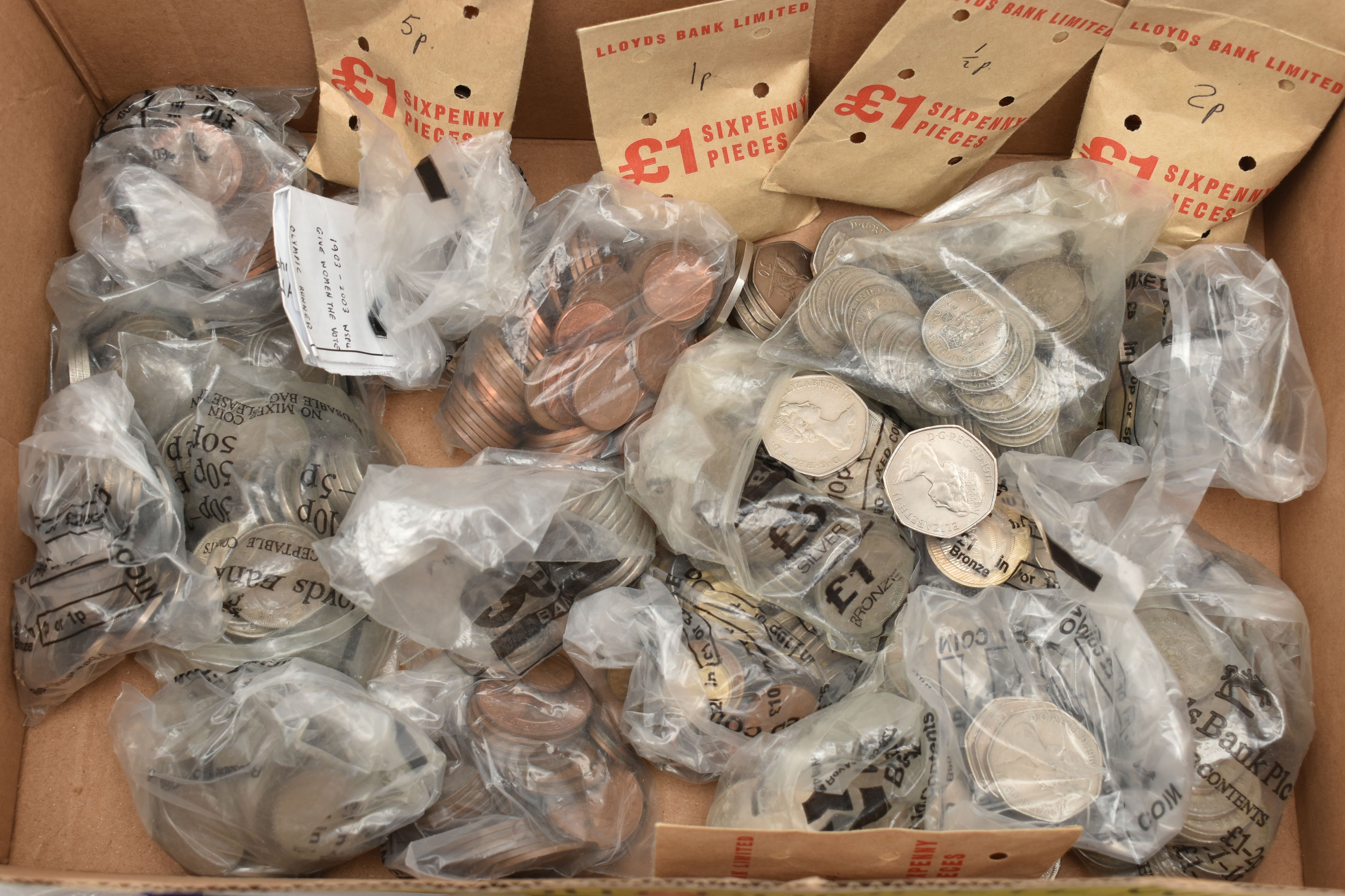 A CARDBOARD BOX CONTAINING MIXED COINS FROM MID TO LATE 20TH CENTURY - Image 2 of 6