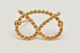 AN 18CT GOLD STAFFORDSHIRE KNOT BROOCH, rope twist knot, approximate width 28.0mm, fitted with a