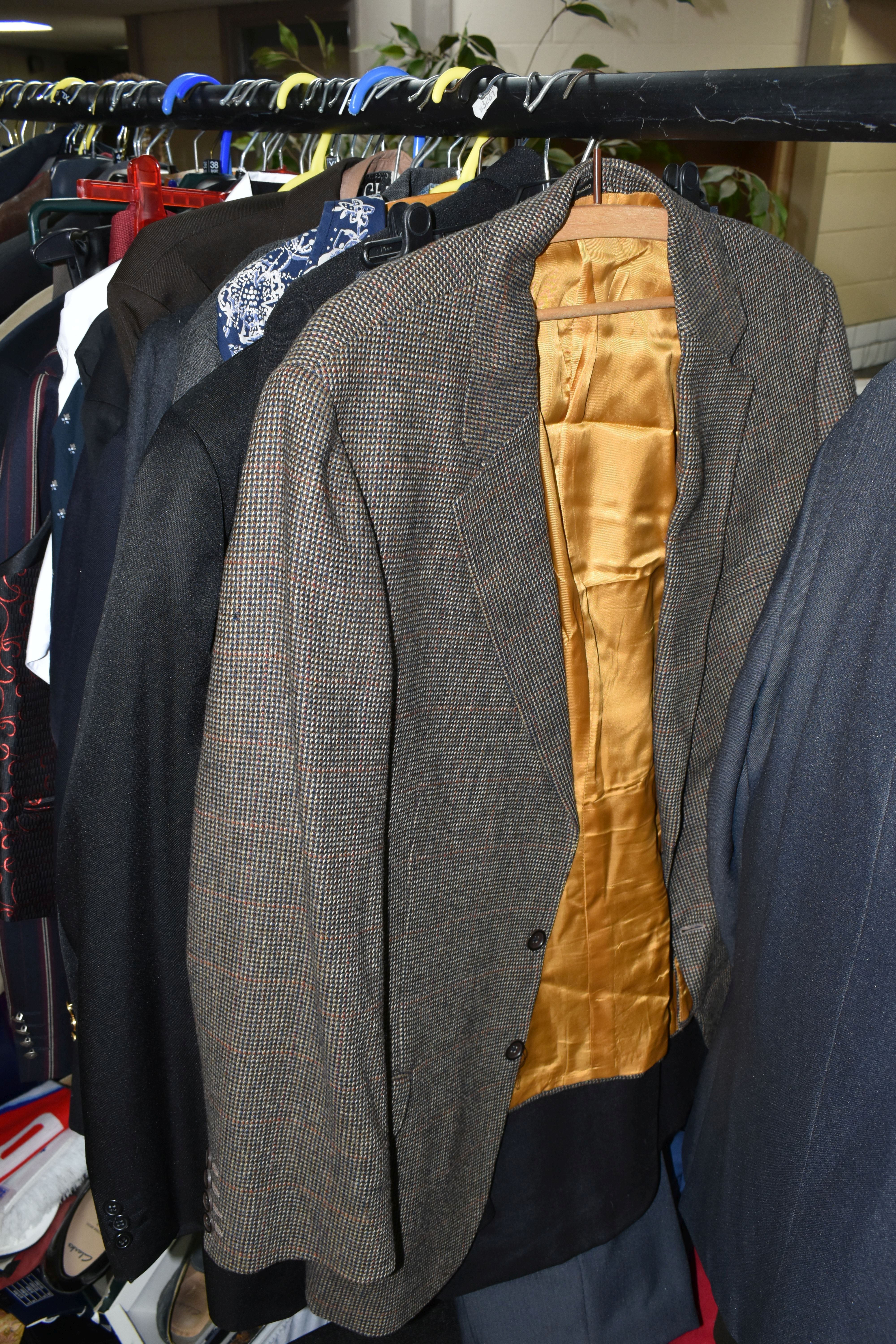 A LARGE QUANTITY OF GENTLEMEN'S CLOTHING AND ACCESSORIES, to include eight suits, rain jackets, - Image 8 of 19