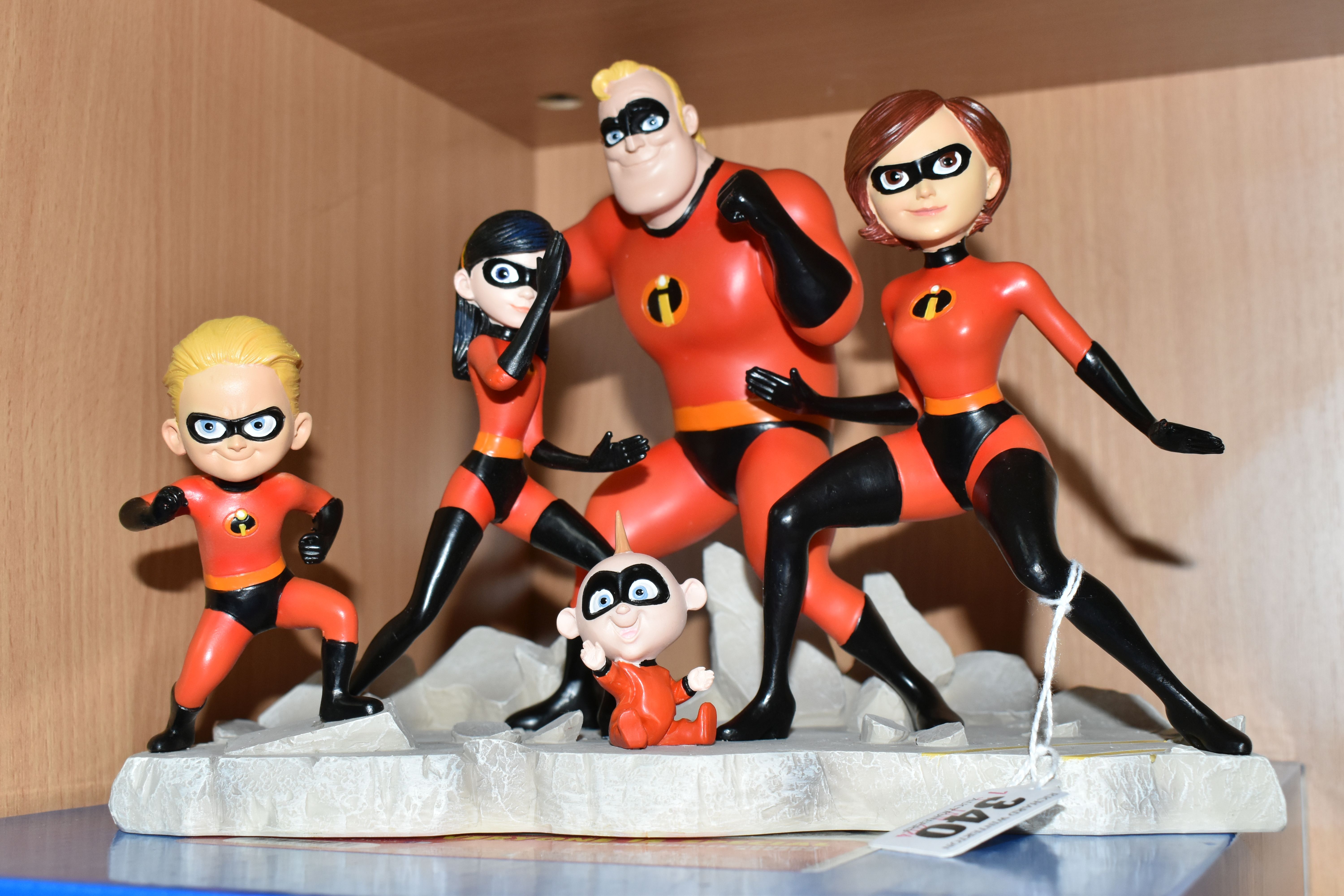 A BOXED ENESCO DISNEY ENCHANTING COLLECTION - 'EVERYONE IS SPECIAL', THE INCREDIBLES FIGURINE - Image 3 of 4