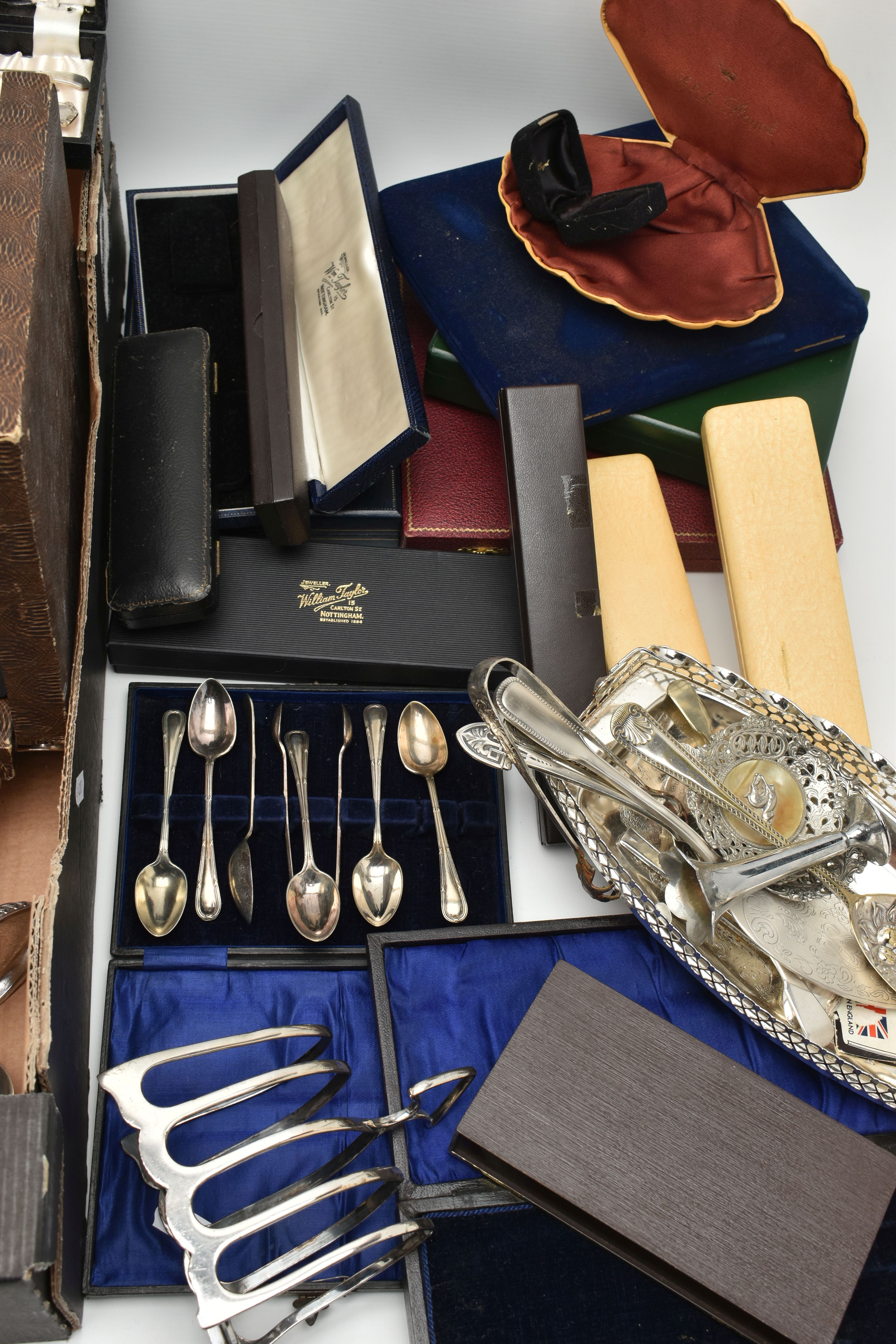 A BOX OF ASSORTED WHITE METAL WARE, to include an EPNS toast rack, sugar scuttle, napkin rings, - Image 5 of 5