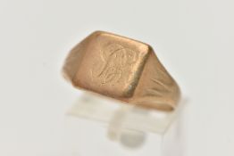 A YELLOW METAL GENTS SIGNET RING, square polished signet, engraved monogram, textured tapering