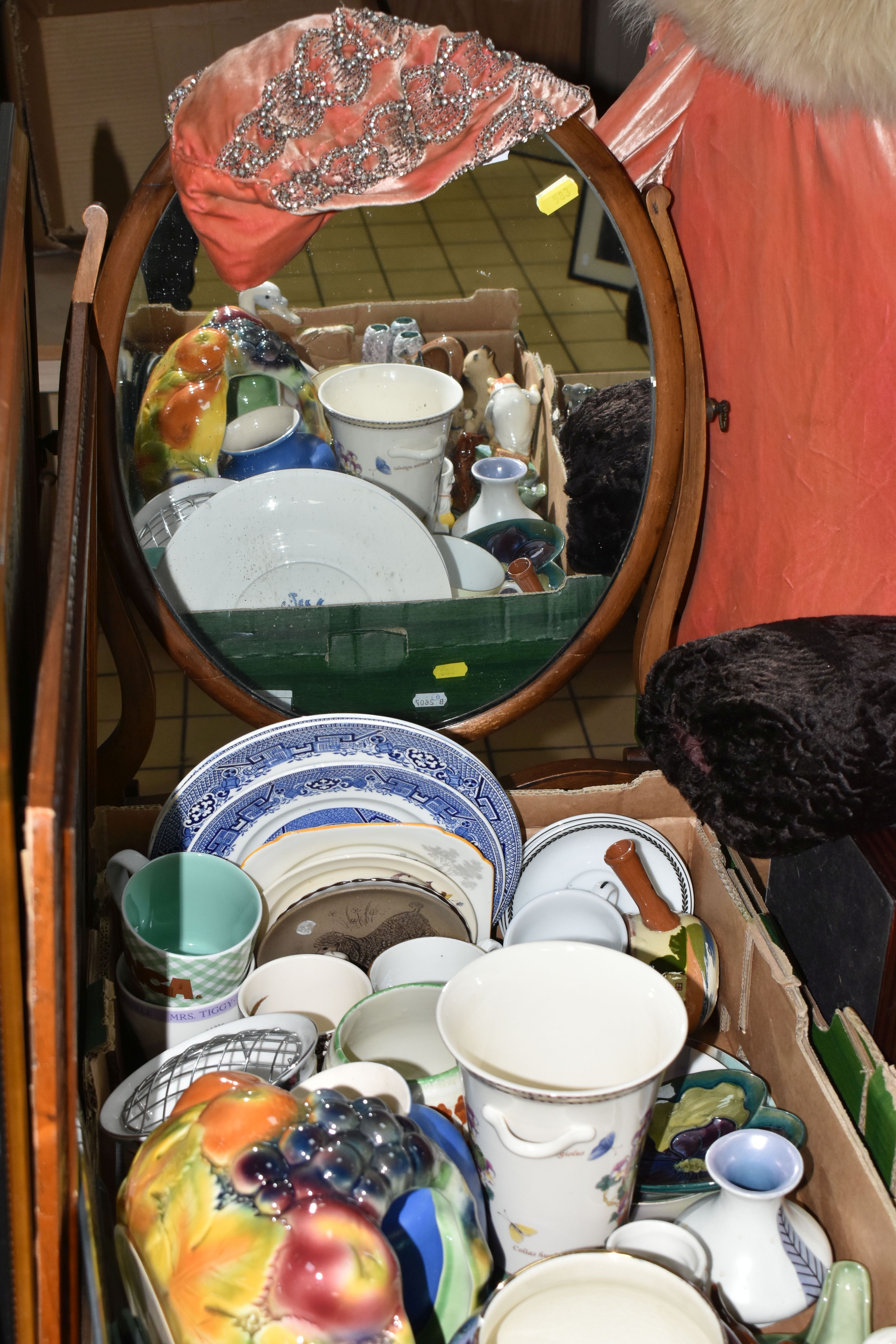 THREE BOXES AND LOOSE VINTAGE FASHION, CERAMICS, PURSES, MIRROR AND SUNDRY ITEMS, to include a 1920s - Image 5 of 10