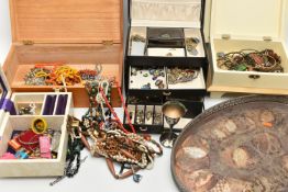 A BOX OF COSTUME JEWLLERY AND JEWELLERY BOXES, to include three hinged jewellery boxes, and