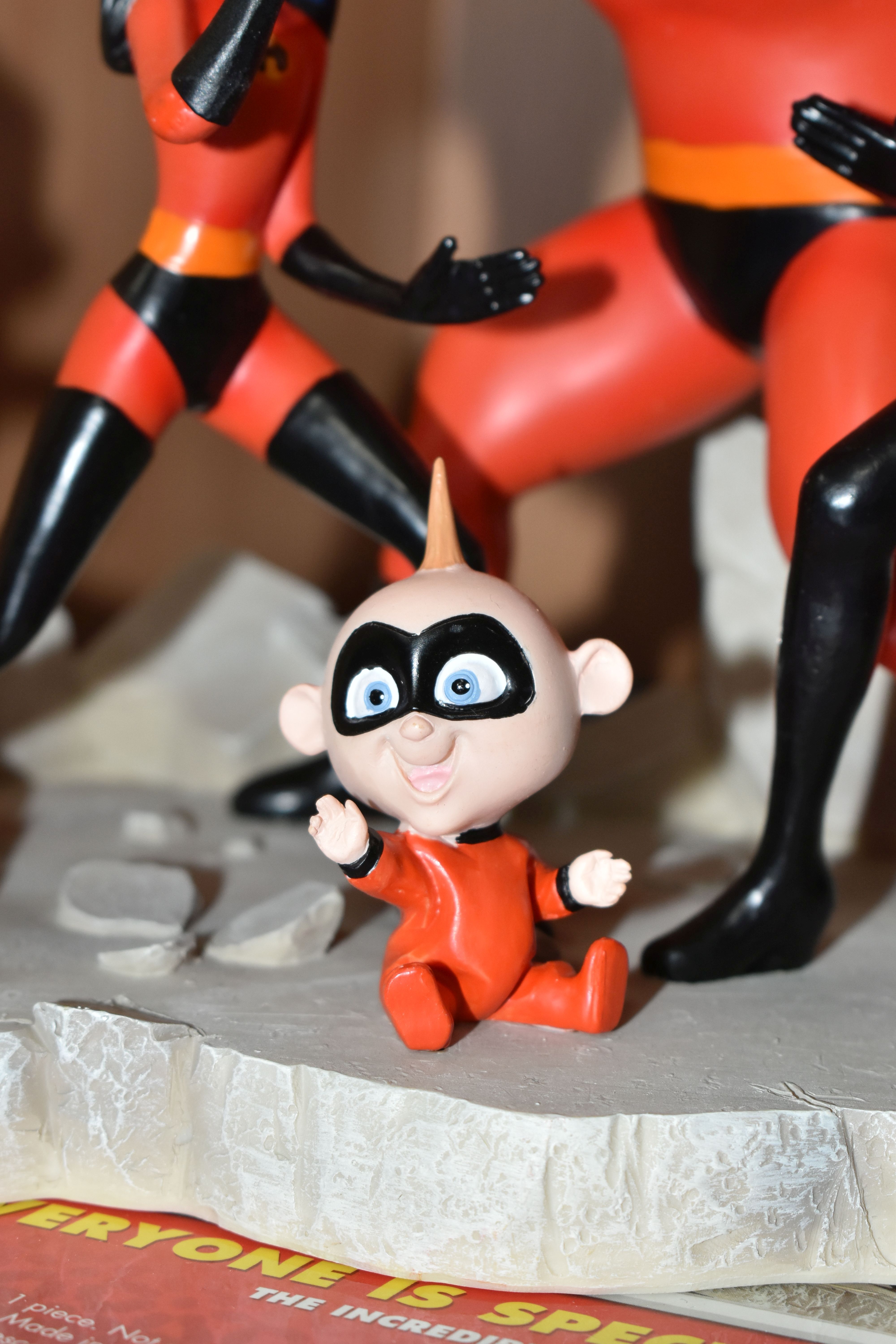 A BOXED ENESCO DISNEY ENCHANTING COLLECTION - 'EVERYONE IS SPECIAL', THE INCREDIBLES FIGURINE - Image 2 of 4