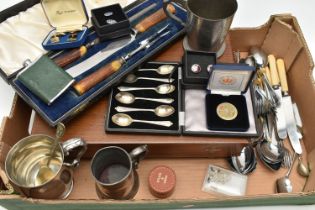 A SELECTION OF CUTLERY, to include a cased set of six silver teaspoons, hallmark for Sheffield 1955,