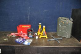 A 20 LITRE 'JERRY' CAN AND AUTOMOTIVE TOOLS including a pair of Halfords axle stands, a lifting