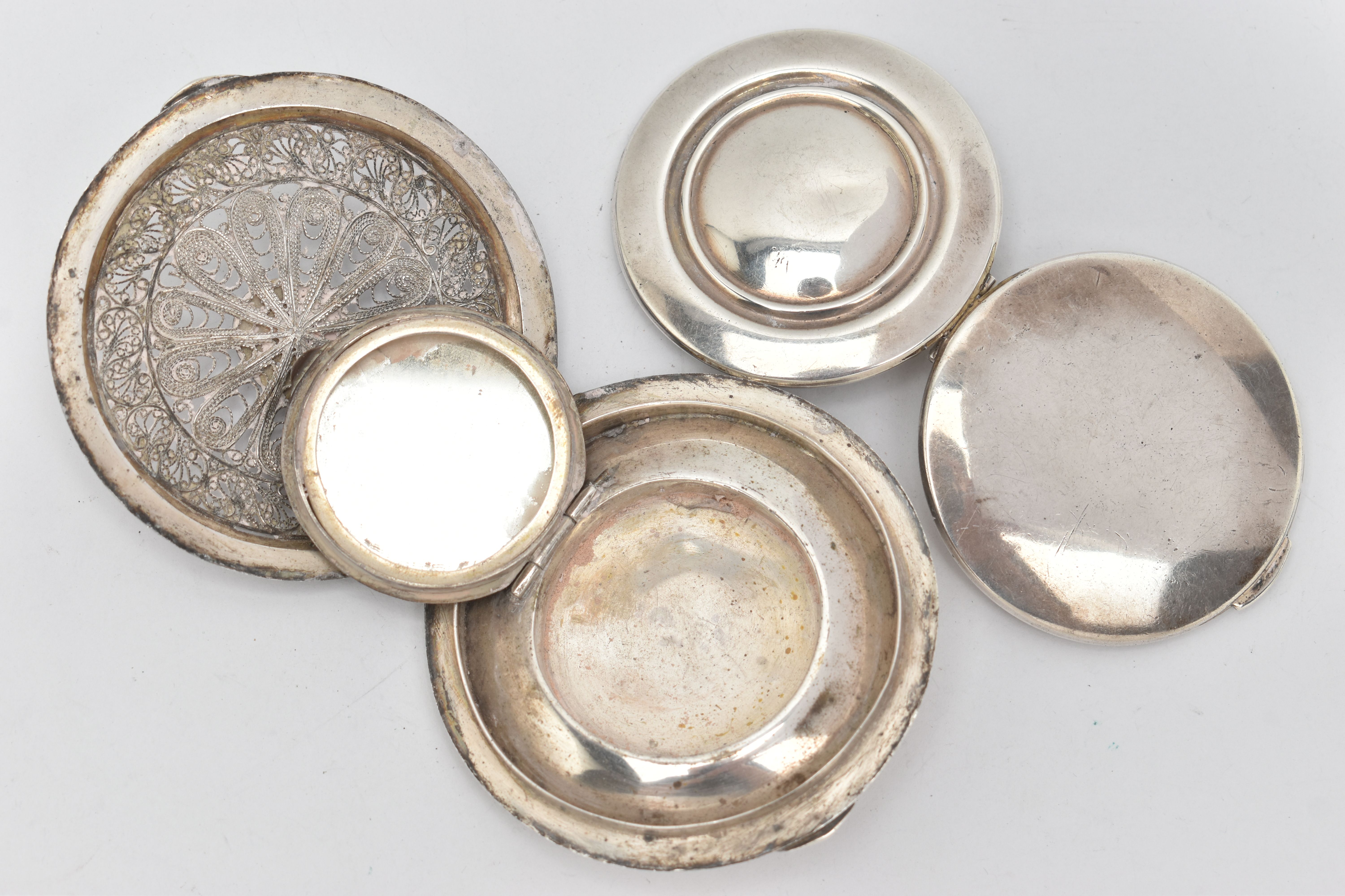 TWO COMPACTS, to include a silver 'Kigu' round polished compact, hallmarked 'Kigu Ltd' Birmingham - Image 4 of 4
