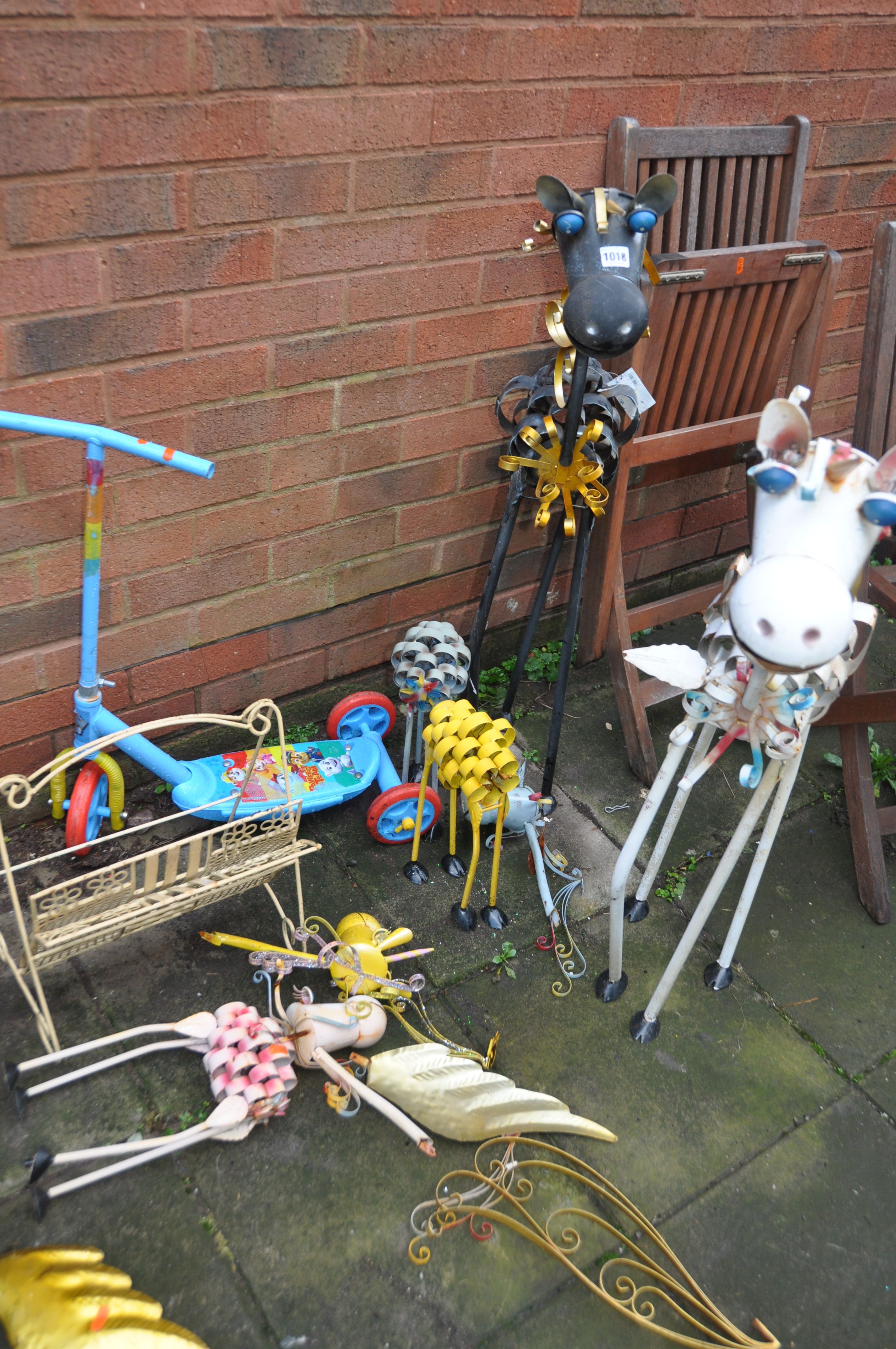 A SELECTION OF METAL GARDEN ORNAMENTS, vintage galvanised buckets and watering cans, a pair of - Image 3 of 5