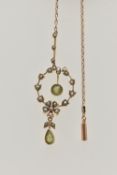A YELLOW METAL PERIDOT AND SPLIT PEARL PENDANT, circular open work pendant, split pearl set flower