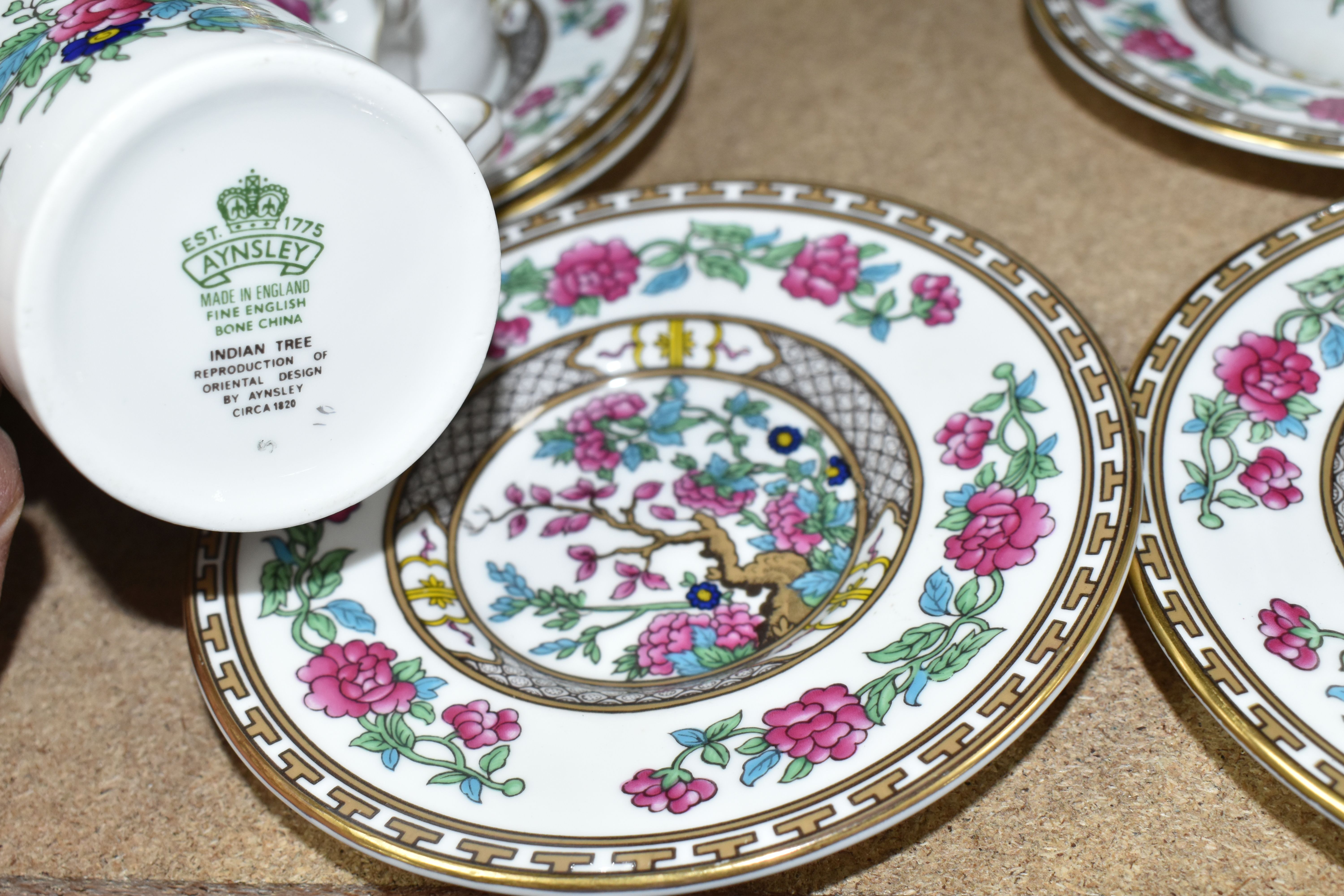 A QUANTITY OF AYNSLEY 'INDIAN TREE' PATTERN COFFEE AND DINNERWARE, comprising twelve dinner - Image 8 of 8