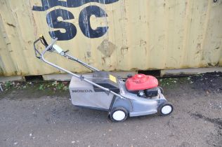 A HONDA HRB425c self propelled petrol lawn mower with grass box (engine pulls freely but hasn't