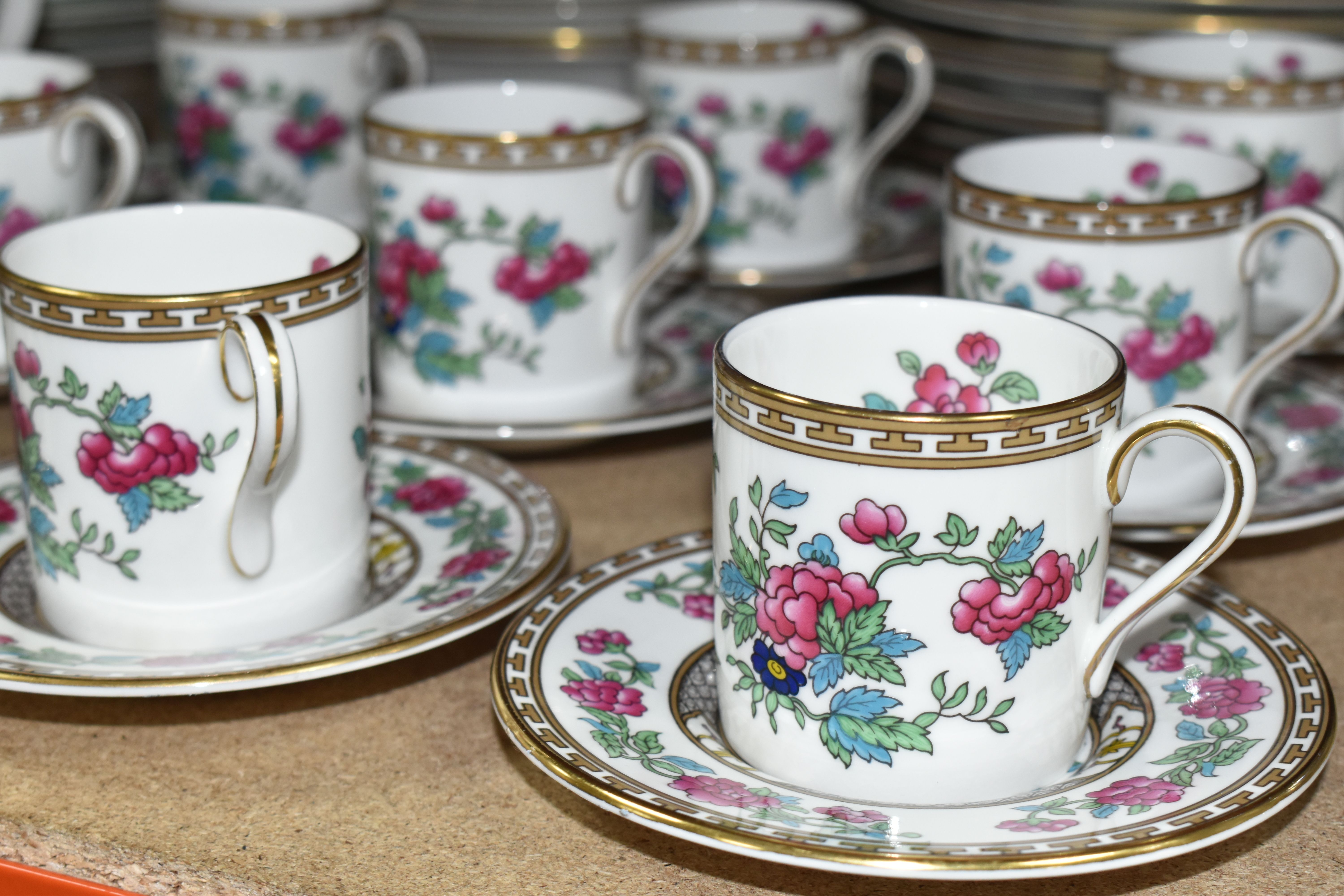 A QUANTITY OF AYNSLEY 'INDIAN TREE' PATTERN COFFEE AND DINNERWARE, comprising twelve dinner - Image 4 of 8