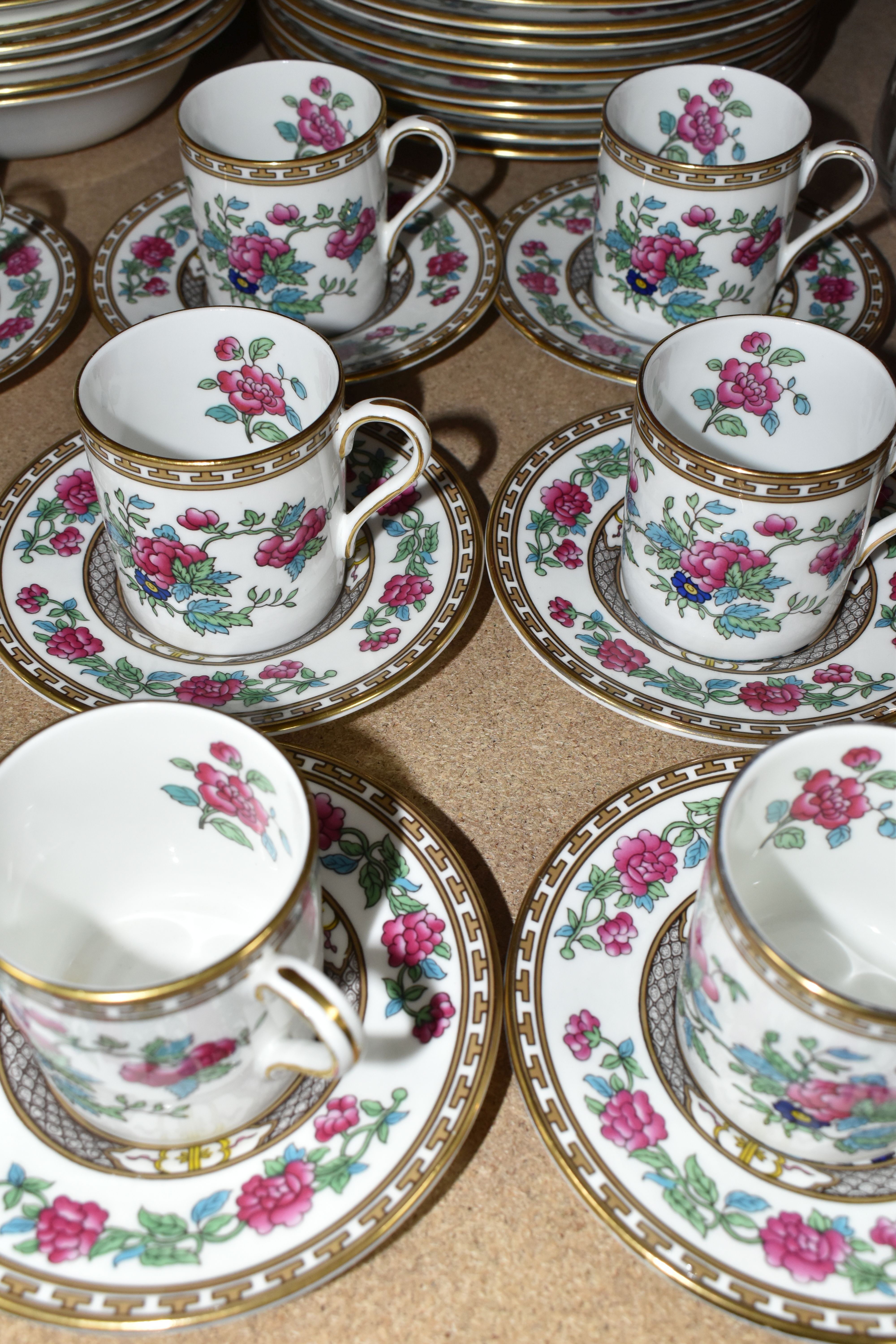 A QUANTITY OF AYNSLEY 'INDIAN TREE' PATTERN COFFEE AND DINNERWARE, comprising twelve dinner - Image 5 of 8
