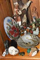 A COLLECTION OF ORNAMENTS, FIGURES AND SUNDRIES, to include an Artesania Rinconada owl and duck, a