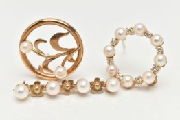 THREE 9CT GOLD BROOCHES, to include a floral detailed bar brooch set with four cultured white pearls