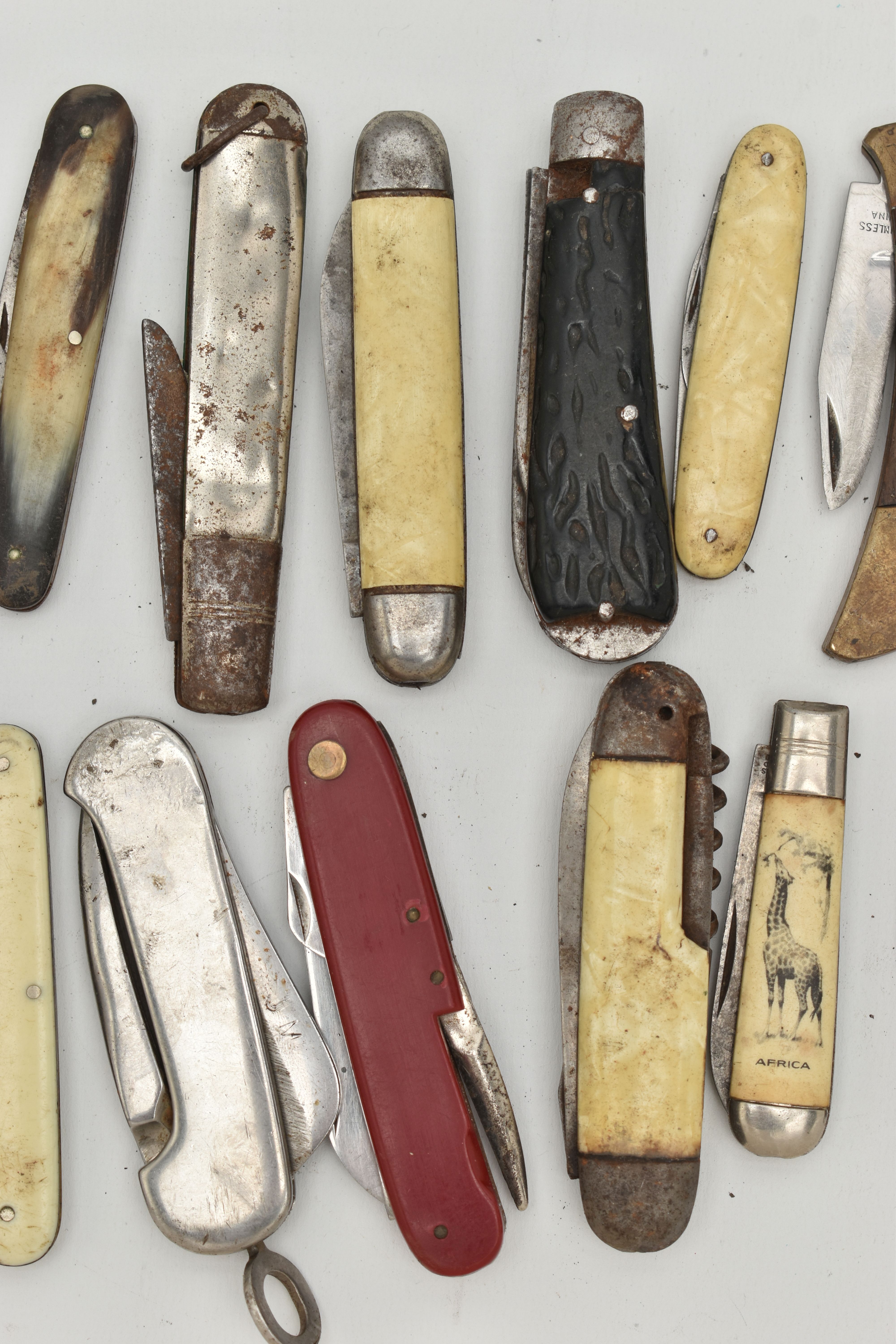 A BOX OF ASSORTED PEN KNIVES, twenty one knives varying in size, (condition report: general heavy - Image 7 of 8