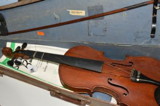 A VIOLIN WITH BOW AND CASE, student violin, length of body 36.5cm, 60cm from scroll, broken strings,