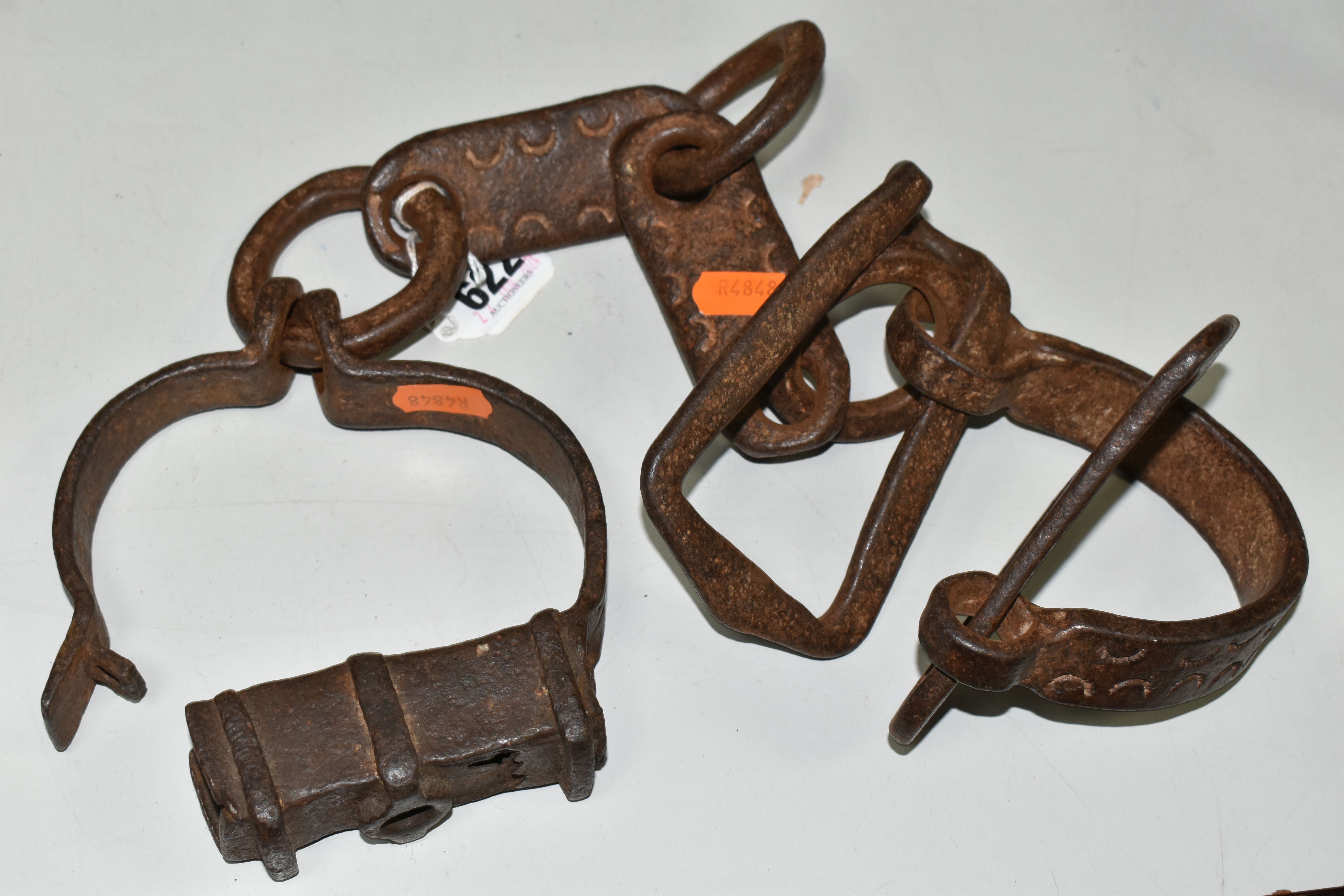 19TH CENTURY WROUGHT IRON SHACKLES, crude decoration to the flat links, lacking lock mechanism and - Image 4 of 4