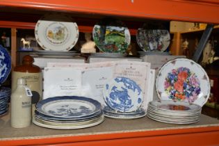 A COLLECTION OF BOXED COLLECTOR'S PLATES AND OTHER CERAMICS, comprising a Royal Doulton 'White Nile'