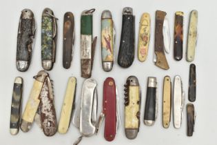 A BOX OF ASSORTED PEN KNIVES, twenty one knives varying in size, (condition report: general heavy