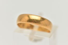 A 22CT GOLD BAND RING, a polished band ring, approximate width 4mm, hallmarked 22ct London, ring