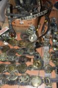 A BOX AND LOOSE HEAVY HORSE HARNESSES AND BRASSES ETC, to include a pair of hames, assorted