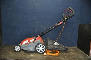 A COBRA GTRM40 ELECTRIC LAWN MOWER with grass box (PAT pass and working)