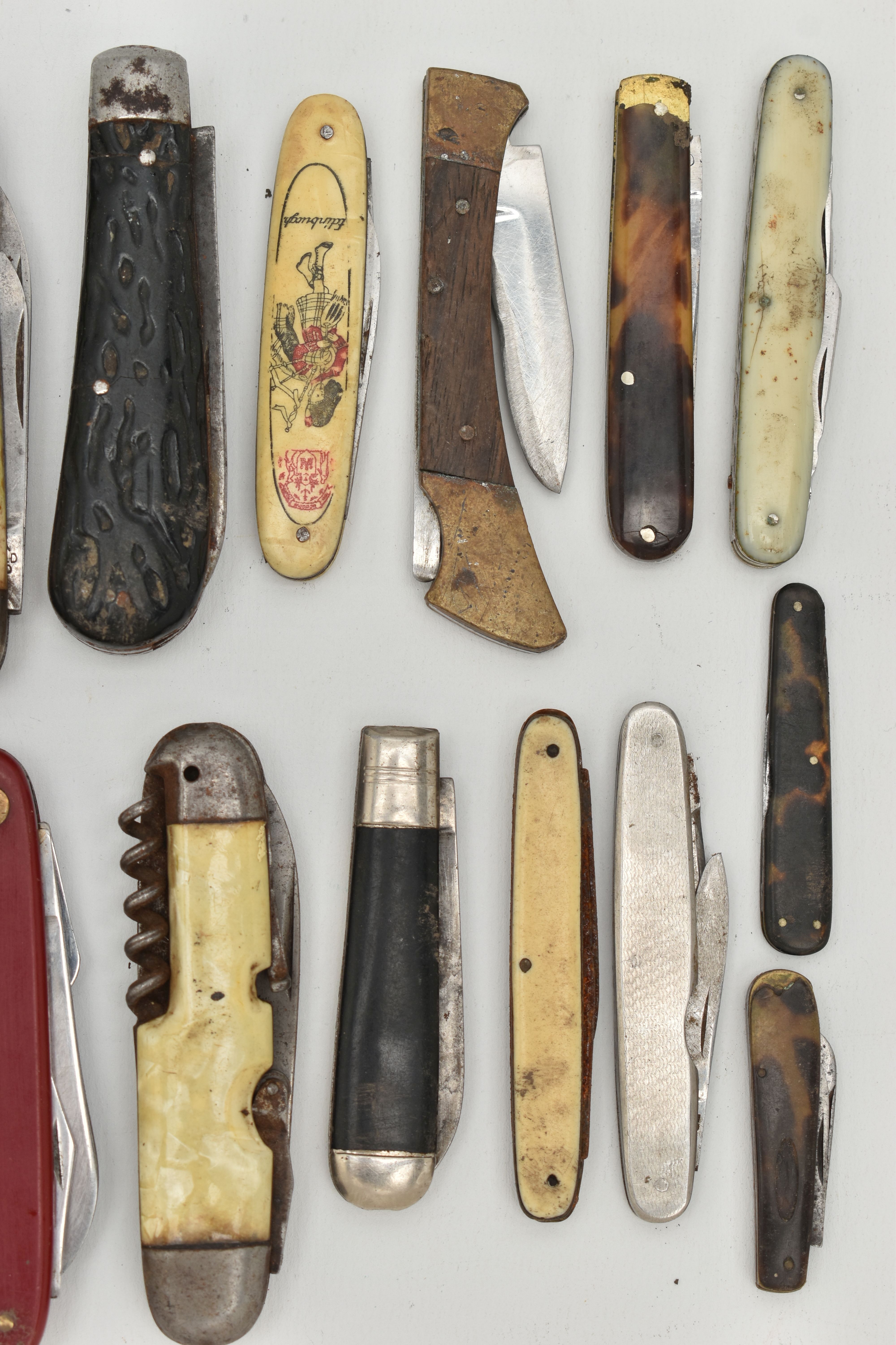 A BOX OF ASSORTED PEN KNIVES, twenty one knives varying in size, (condition report: general heavy - Image 4 of 8