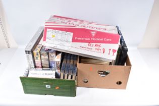 A QUANTITY OF RAILWAY BOOKS, TIMETABLES AND EPHEMERA, assorted Ian Allan ABC, including several