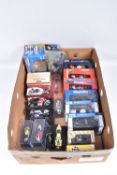 A QUANTITY OF BOXED AND UNBOXED MODERN DIECAST AND PLASTIC MOTORBIKE MODELS, to include limited