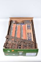 A BOXED LIONEL ELECTRIC TRAINS PRE-WAR O GAUGE UNION PACIFIC FOUR CAR STREAMLINER SET, comprising