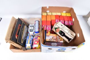 A QUANTITY OF BOXED AND UNBOXED ADVERTISING AND PROMOTIONAL TOYS AND MEMORABILIA, to include boxed