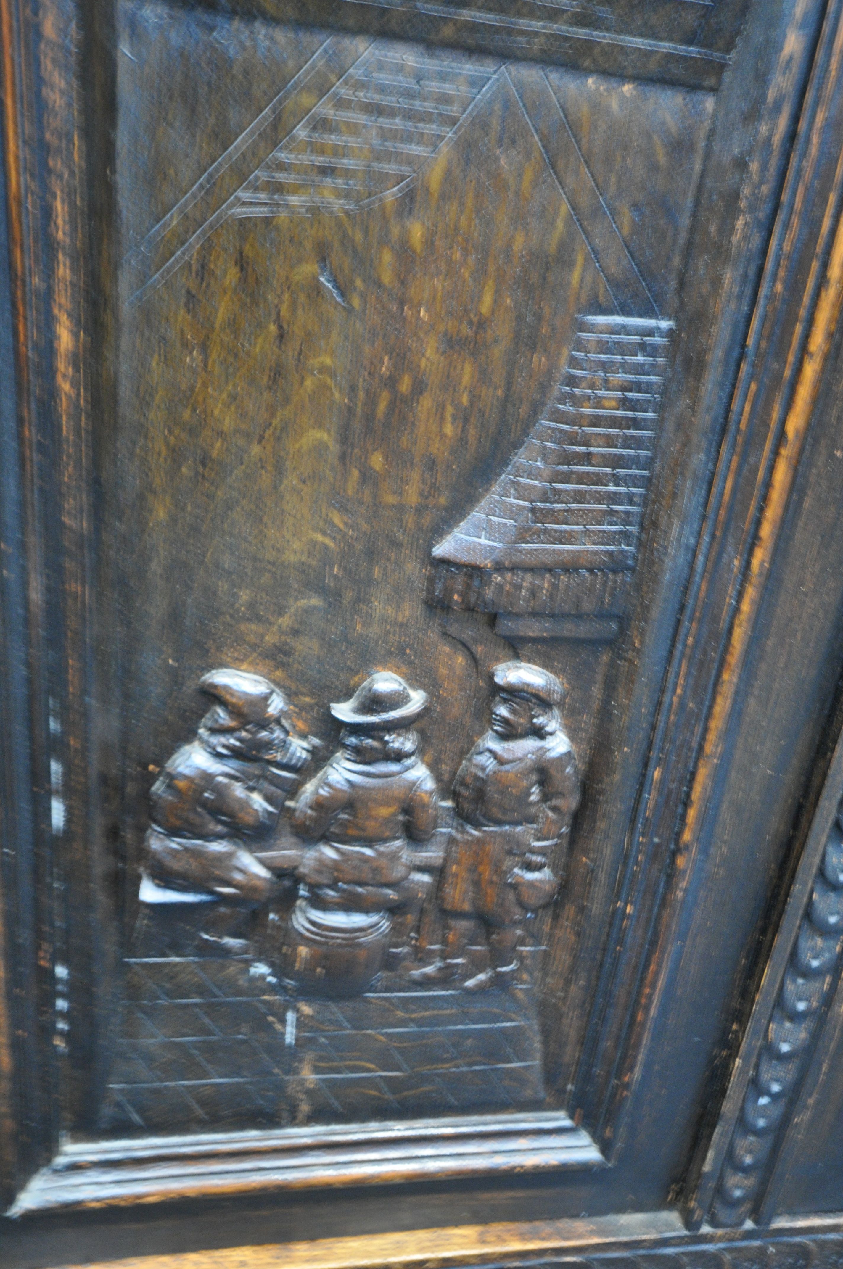 AN EARLY 20TH CENTURY OAK CONTINENTAL MIRROR BACK SIDEBOARD, fitted with an arrangement of lion - Image 12 of 15