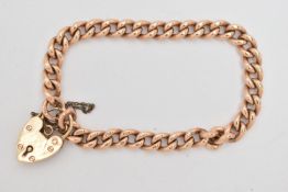 A 9CT GOLD CURB LINK BRACELET, solid links, each linked stamped 9.375, fitted with a heart padlock