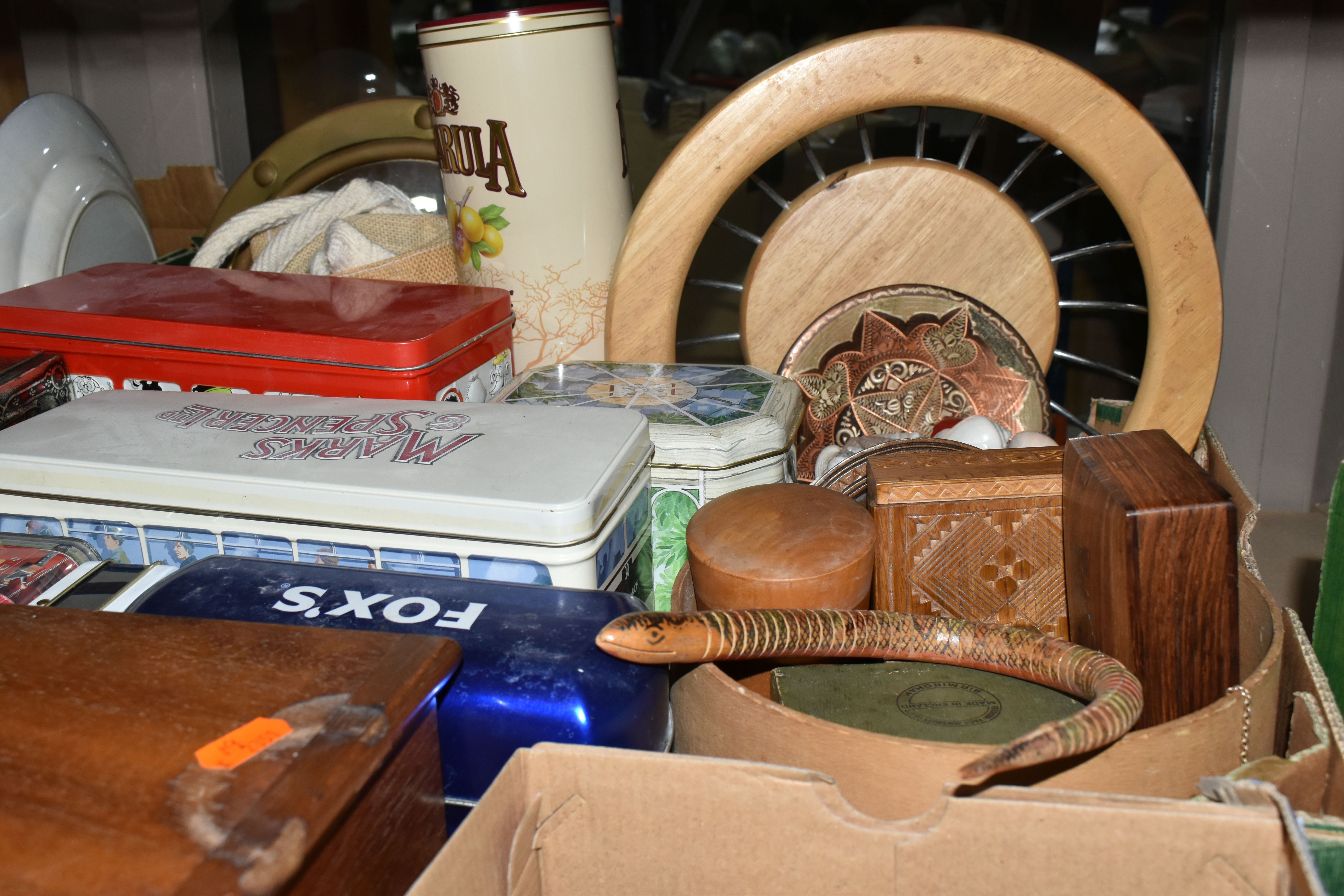 THREE BOXES AND LOOSE SUNDRY ITEMS, to include a box of breweriana items- Davenports and Romanoff - Image 4 of 8